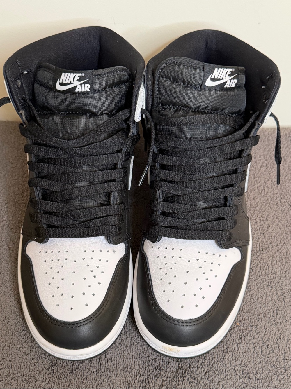Nike Air Jordan 1 OG Retro High in the “Panda” . Men’s size 10 1/2.
